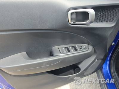 2025 Hyundai Venue SEL - zdjęcie 9 z 23 - miniatura