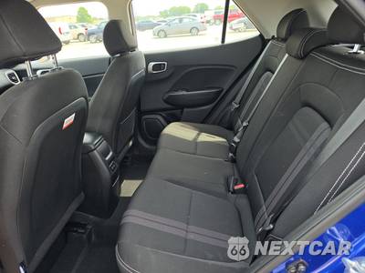 2025 Hyundai Venue SEL - zdjęcie 13 z 23 - miniatura