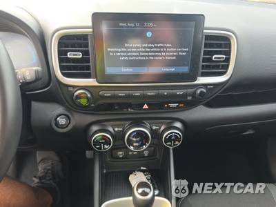 2025 Hyundai Venue SEL - zdjęcie 11 z 23 - miniatura