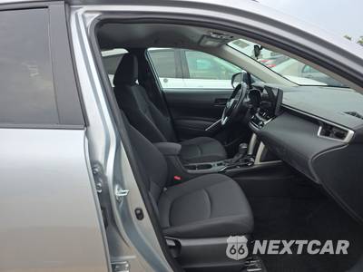 2025 Toyota Corolla Cross LE - zdjęcie 8 z 32 - miniatura