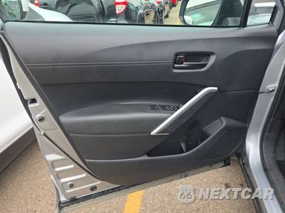 2025 Toyota Corolla Cross LE - zdjęcie 9 z 32 - miniatura