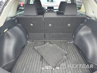 2025 Toyota Corolla Cross LE - zdjęcie 16 z 32 - miniatura