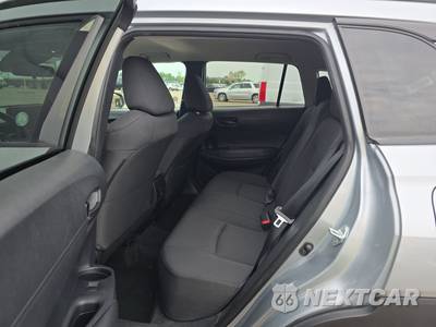 2025 Toyota Corolla Cross LE - zdjęcie 13 z 32 - miniatura