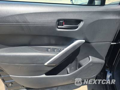 2025 Toyota Corolla Cross LE - zdjęcie 9 z 19 - miniatura