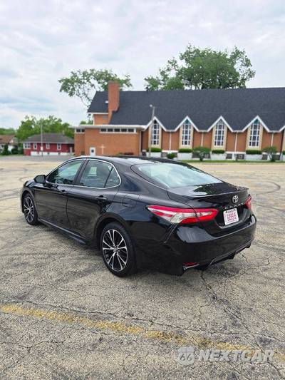 2018 Toyota Camry SE - zdjęcie 4 z 17 - miniatura