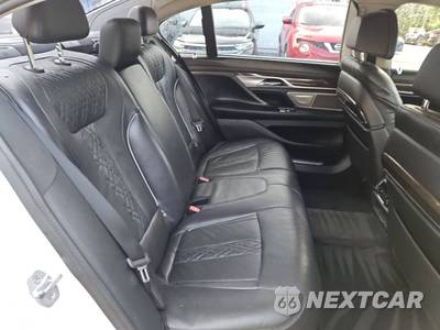 2016 BMW 7 Series Sedan 750i xDrive - zdjęcie 33 z 45 - miniatura