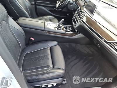 2016 BMW 7 Series Sedan 750i xDrive - zdjęcie 38 z 45 - miniatura