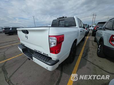 2023 Nissan TITAN SV Crew Cab Short Bed - zdjęcie 4 z 32 - miniatura