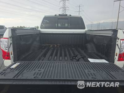 2023 Nissan TITAN SV Crew Cab Short Bed - zdjęcie 17 z 38 - miniatura
