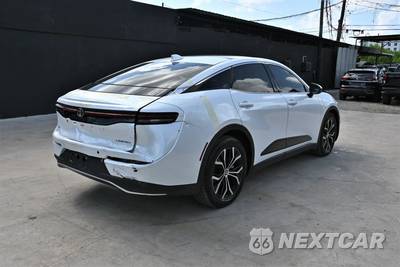 2023 Toyota Crown Limited - zdjęcie 4 z 24 - miniatura