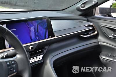 2023 Toyota Crown Limited - zdjęcie 8 z 24 - miniatura