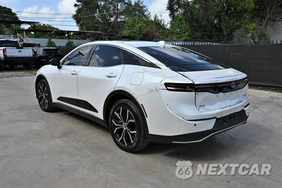2023 Toyota Crown Limited - zdjęcie 3 z 24 - miniatura