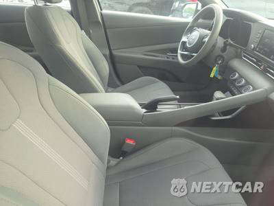 2022 Hyundai Elantra SE - zdjęcie 8 z 31 - miniatura