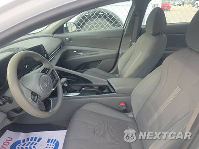 2022 Hyundai Elantra SE - zdjęcie 7 z 31 - miniatura