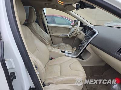 2011 Volvo XC60 T6 w/Moonroof - zdjęcie 8 z 30 - miniatura