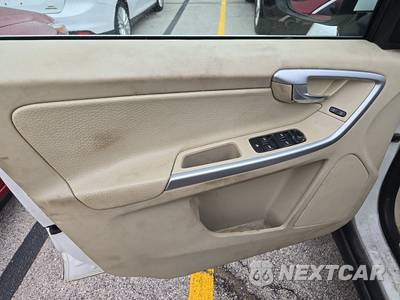 2011 Volvo XC60 T6 w/Moonroof - zdjęcie 9 z 30 - miniatura