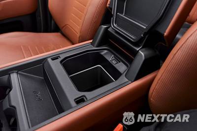 2025 Land Rover Defender 110 OCTA Edition One - zdjęcie 79 z 87 - miniatura