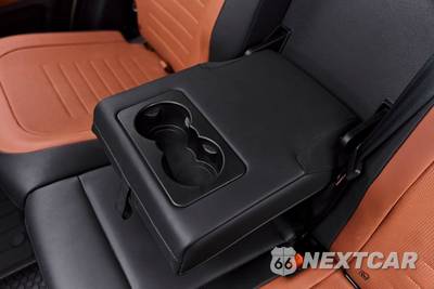 2025 Land Rover Defender 110 OCTA Edition One - zdjęcie 60 z 87 - miniatura