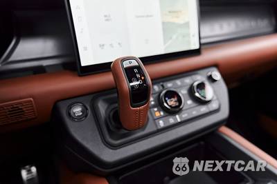 2025 Land Rover Defender 110 OCTA Edition One - zdjęcie 75 z 87 - miniatura