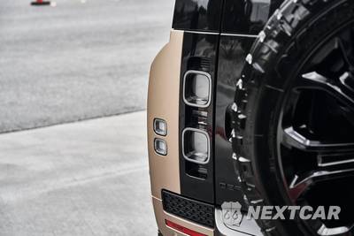 2025 Land Rover Defender 110 OCTA Edition One - zdjęcie 14 z 87 - miniatura