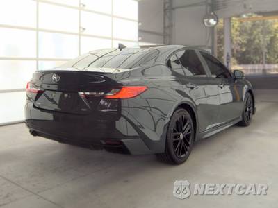 2026 Toyota Camry SE - zdjęcie 4 z 34 - miniatura
