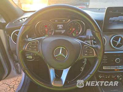 2019 Mercedes-Benz CLA 250 4MATIC - zdjęcie 10 z 21 - miniatura