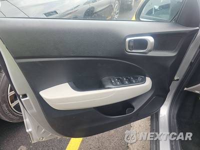 2025 Hyundai Venue SEL - zdjęcie 9 z 27 - miniatura
