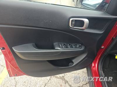2025 Hyundai Venue SEL - zdjęcie 9 z 29 - miniatura