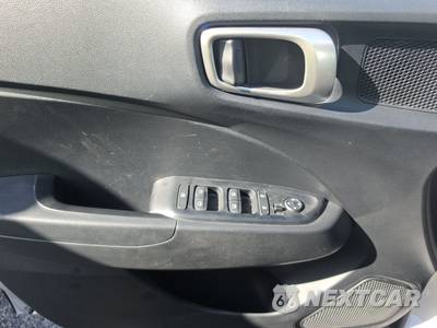 2025 Hyundai Venue SEL - zdjęcie 9 z 22 - miniatura