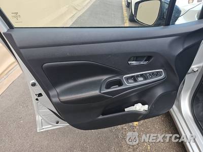 2023 Nissan Versa SR - zdjęcie 9 z 28 - miniatura