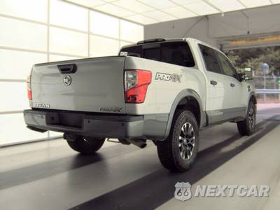 2017 Nissan TITAN PRO-4X Crew Cab Short Bed - zdjęcie 4 z 28 - miniatura