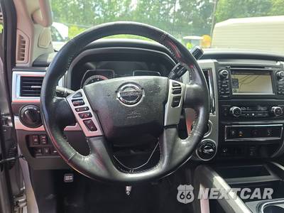 2017 Nissan TITAN PRO-4X Crew Cab Short Bed - zdjęcie 10 z 28 - miniatura