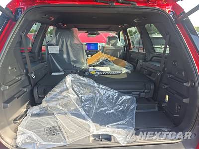 2026 Toyota Sequoia Capstone - zdjęcie 17 z 20 - miniatura