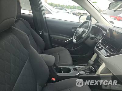 2025 Toyota Corolla Cross LE - zdjęcie 8 z 26 - miniatura