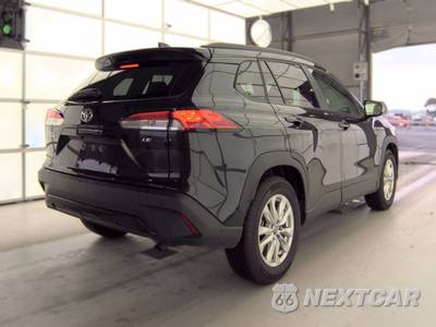 2025 Toyota Corolla Cross LE - zdjęcie 4 z 26 - miniatura