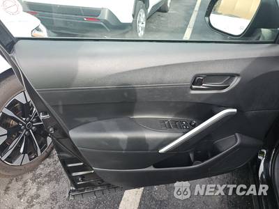 2025 Toyota Corolla Cross LE - zdjęcie 9 z 26 - miniatura