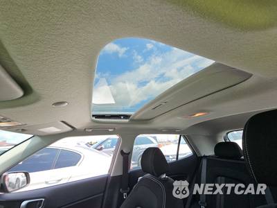 2025 Hyundai Venue SEL - zdjęcie 19 z 30 - miniatura
