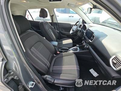 2025 Hyundai Venue SEL - zdjęcie 8 z 30 - miniatura