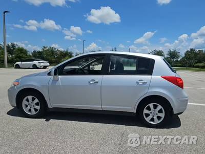 2009 Nissan Versa 1.8 SL Hatchback - zdjęcie 2 z 11 - miniatura