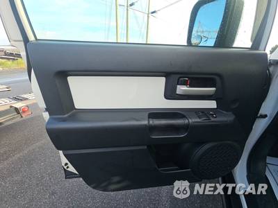 2008 Toyota FJ Cruiser w/Rear Doors - zdjęcie 9 z 24 - miniatura