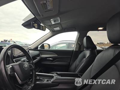 2025 Toyota Grand Highlander XLE - zdjęcie 19 z 30 - miniatura