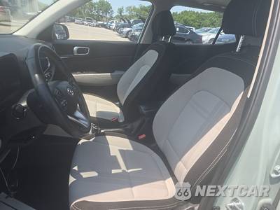 2025 Hyundai Venue SEL - zdjęcie 7 z 30 - miniatura