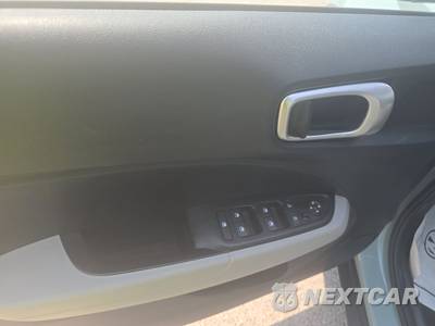 2025 Hyundai Venue SEL - zdjęcie 9 z 30 - miniatura