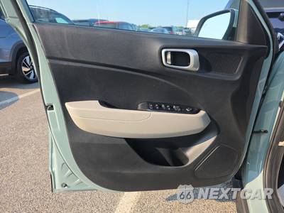 2025 Hyundai Venue SEL - zdjęcie 9 z 27 - miniatura