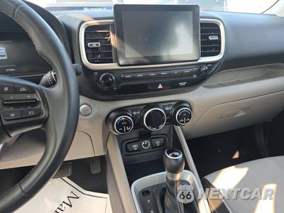 2025 Hyundai Venue SEL - zdjęcie 11 z 27 - miniatura