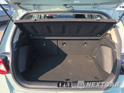 2025 Hyundai Venue SEL - zdjęcie 16 z 27 - miniatura