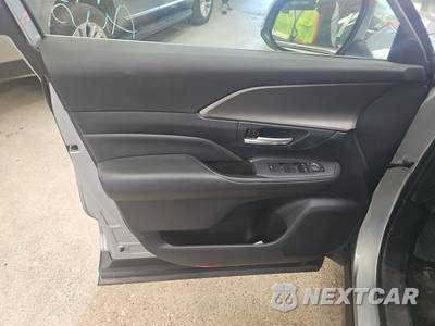 2025 Toyota Grand Highlander XLE - zdjęcie 9 z 28 - miniatura