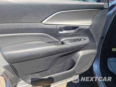 2025 Toyota Grand Highlander XLE - zdjęcie 9 z 30 - miniatura