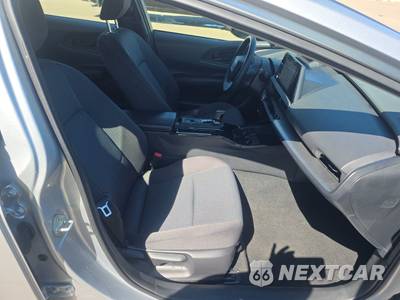 2025 Toyota Prius LE - zdjęcie 8 z 21 - miniatura