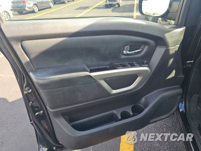 2019 Nissan TITAN PRO-4X Crew Cab Short Bed - zdjęcie 9 z 20 - miniatura